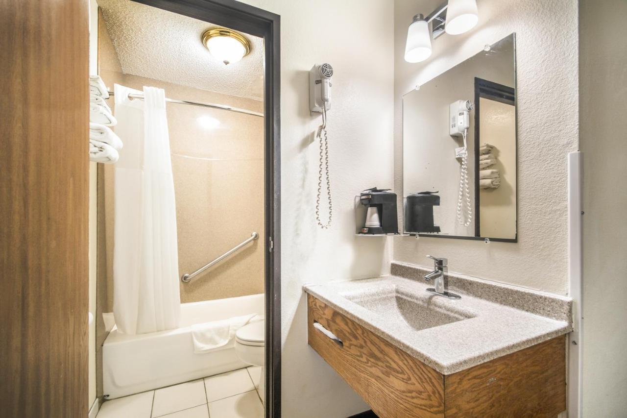 Americas Best Value Inn&Suites Harrisonville Exterior foto